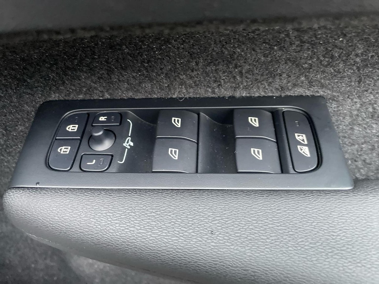 Used Volvo XC40 2025 for sale - 76490765: Photo 21