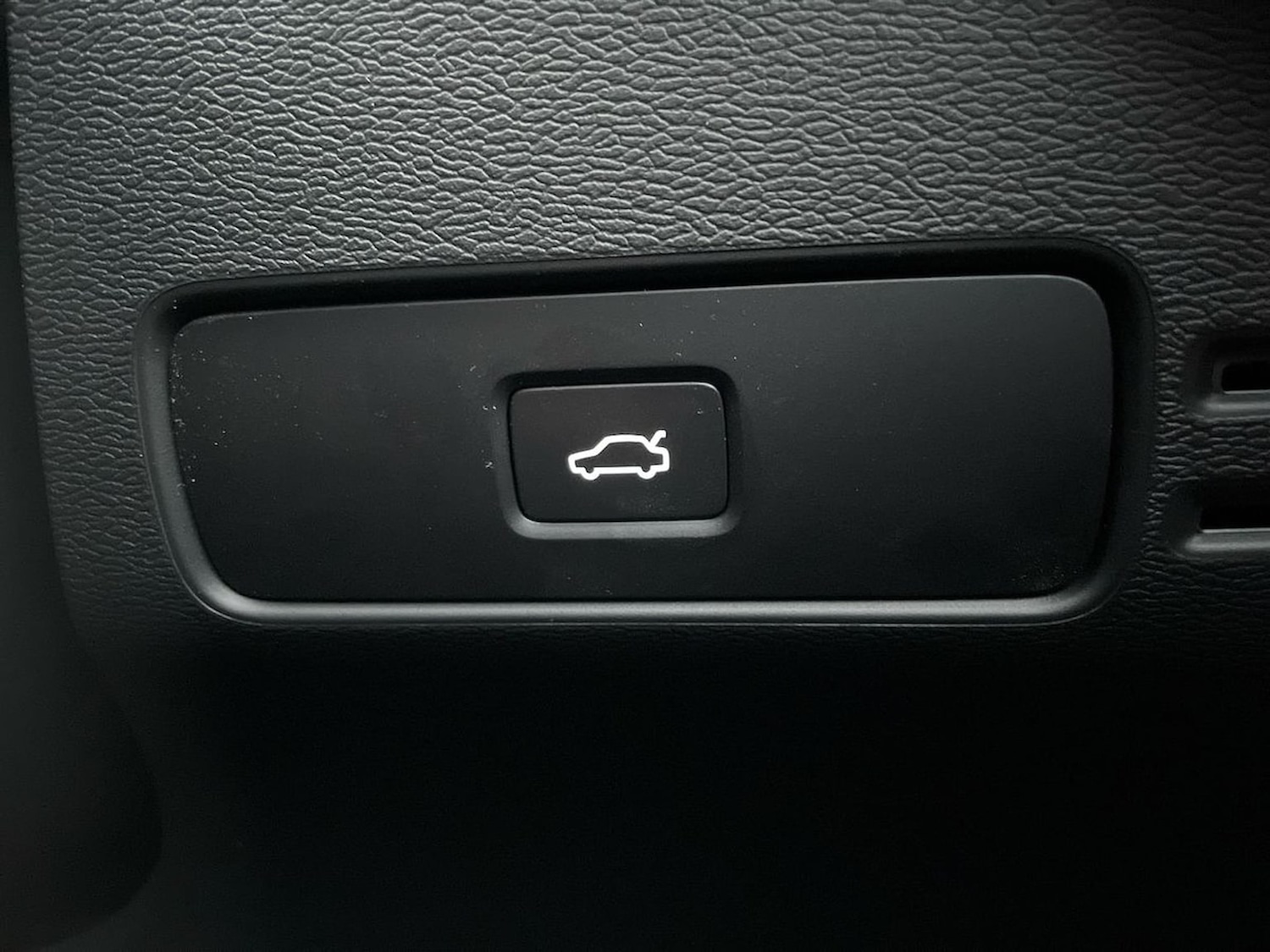 Used Volvo XC40 2025 for sale - 76490765: Photo 43