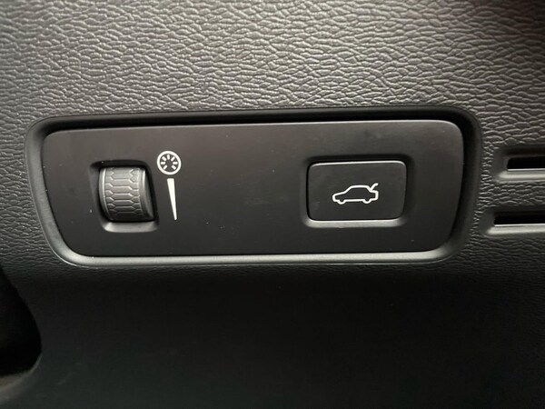 Used Volvo XC40 2021 for sale - 76257833: Photo 31