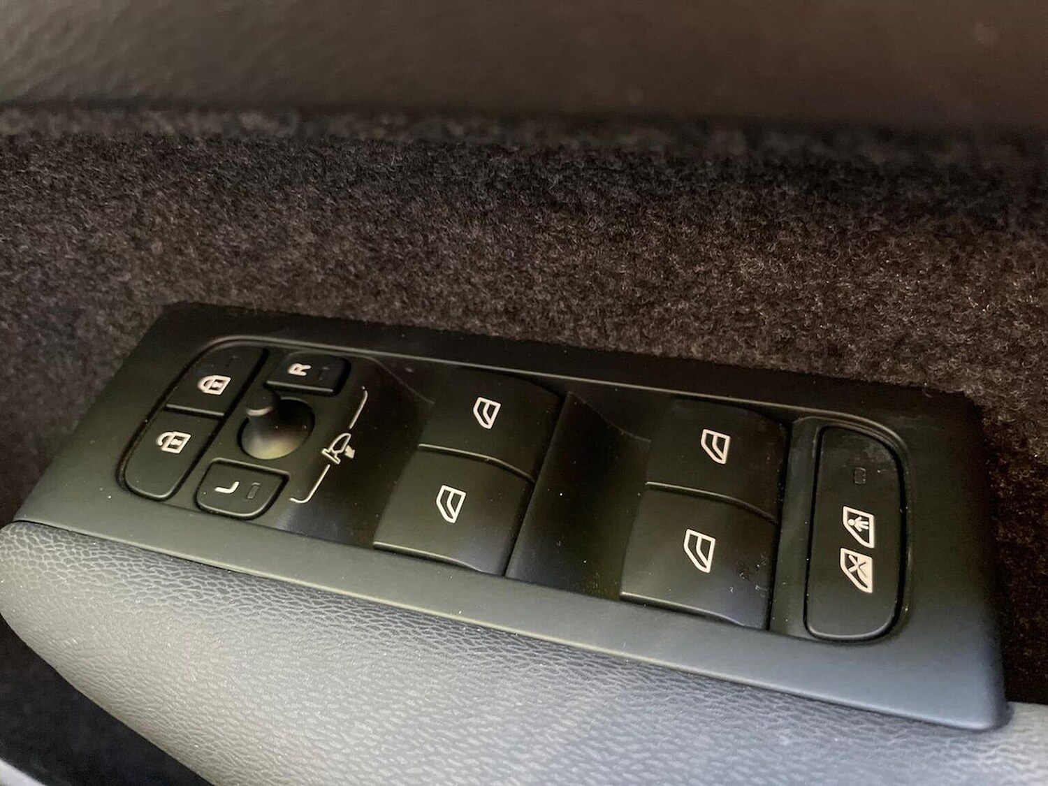 Used Volvo XC40 2023 for sale - 76070285: Photo 21