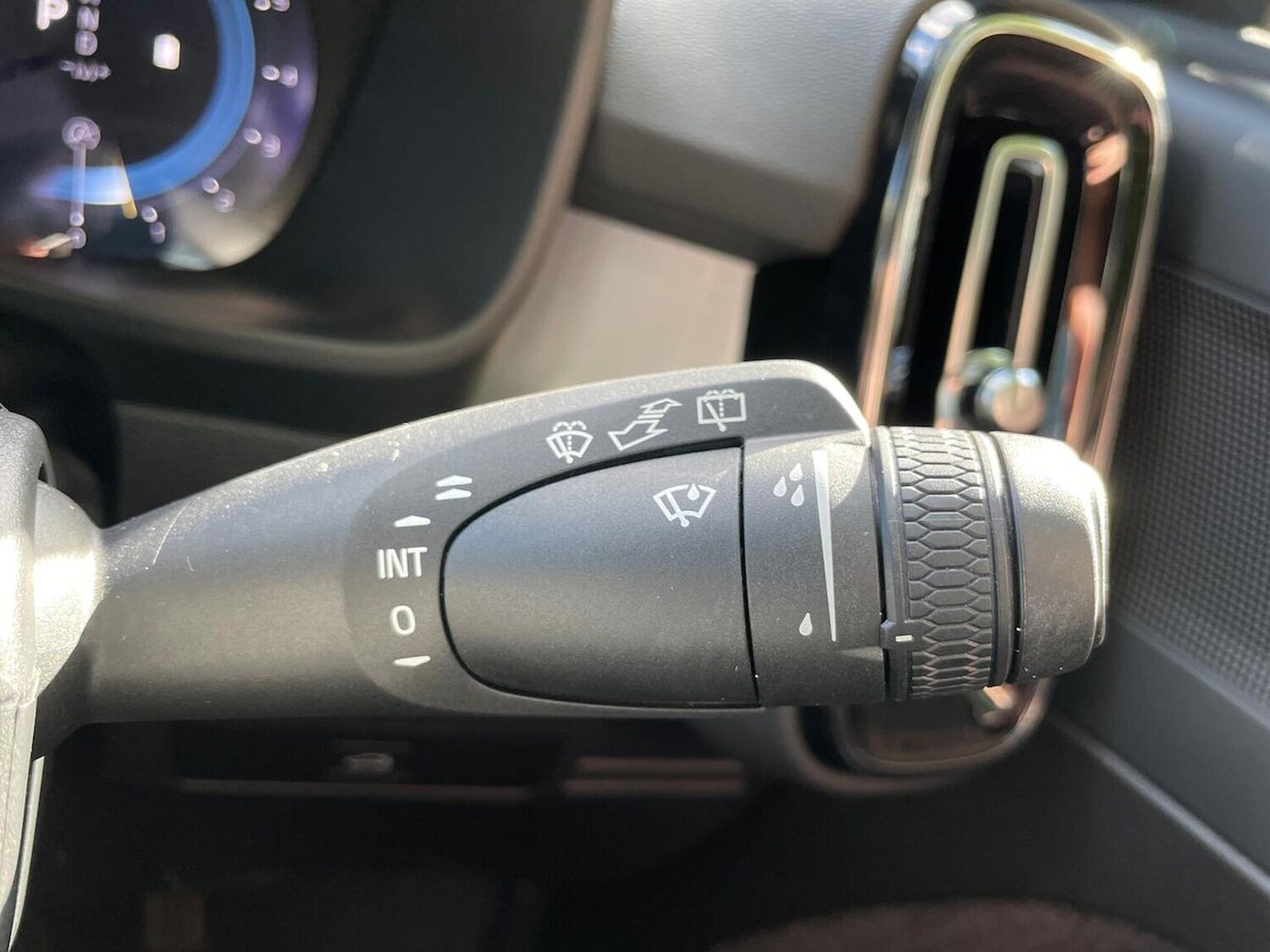 Used Volvo XC40 2023 for sale - 76070285: Photo 27