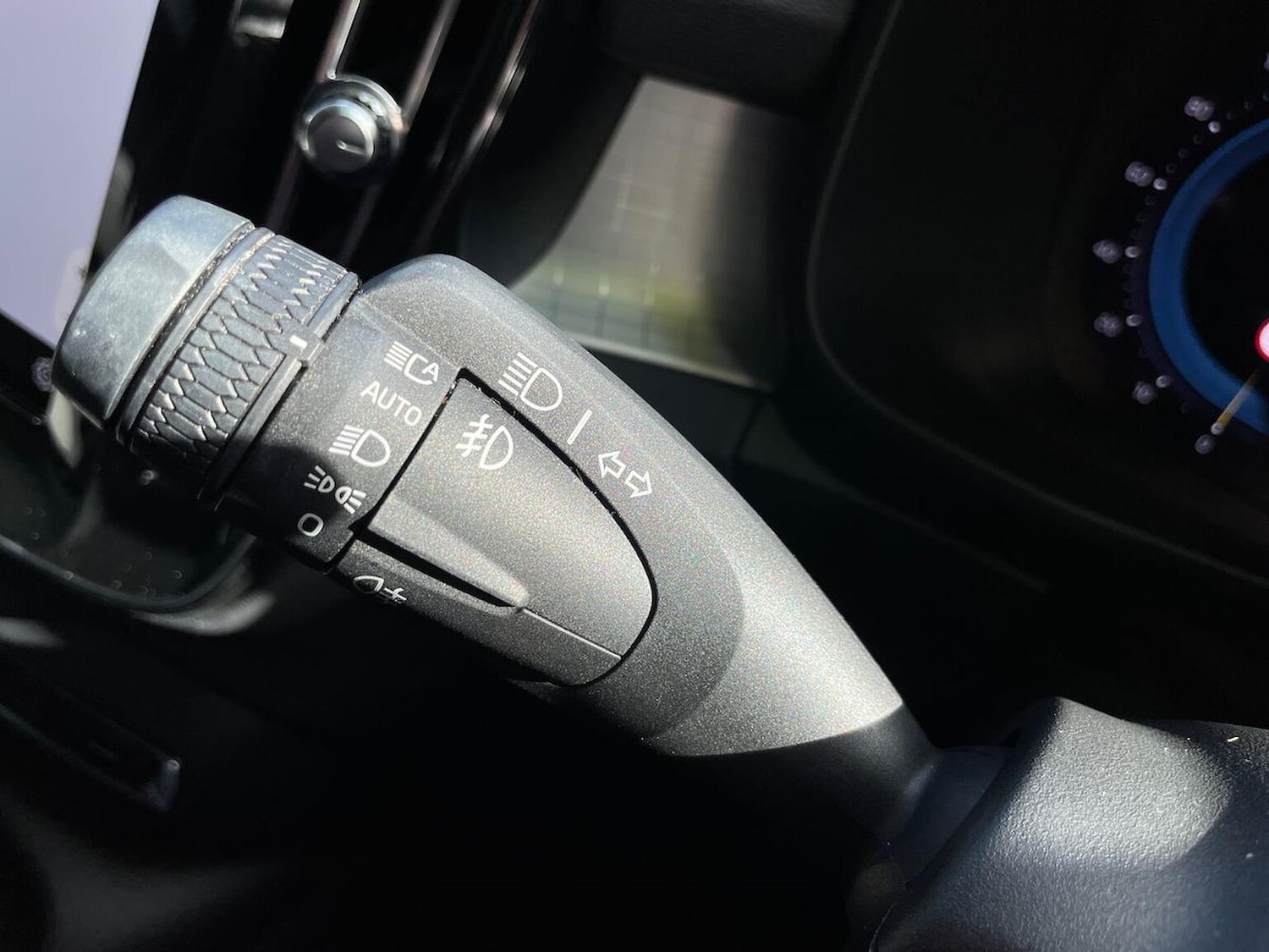 Used Volvo XC40 2023 for sale - 76070285: Photo 28