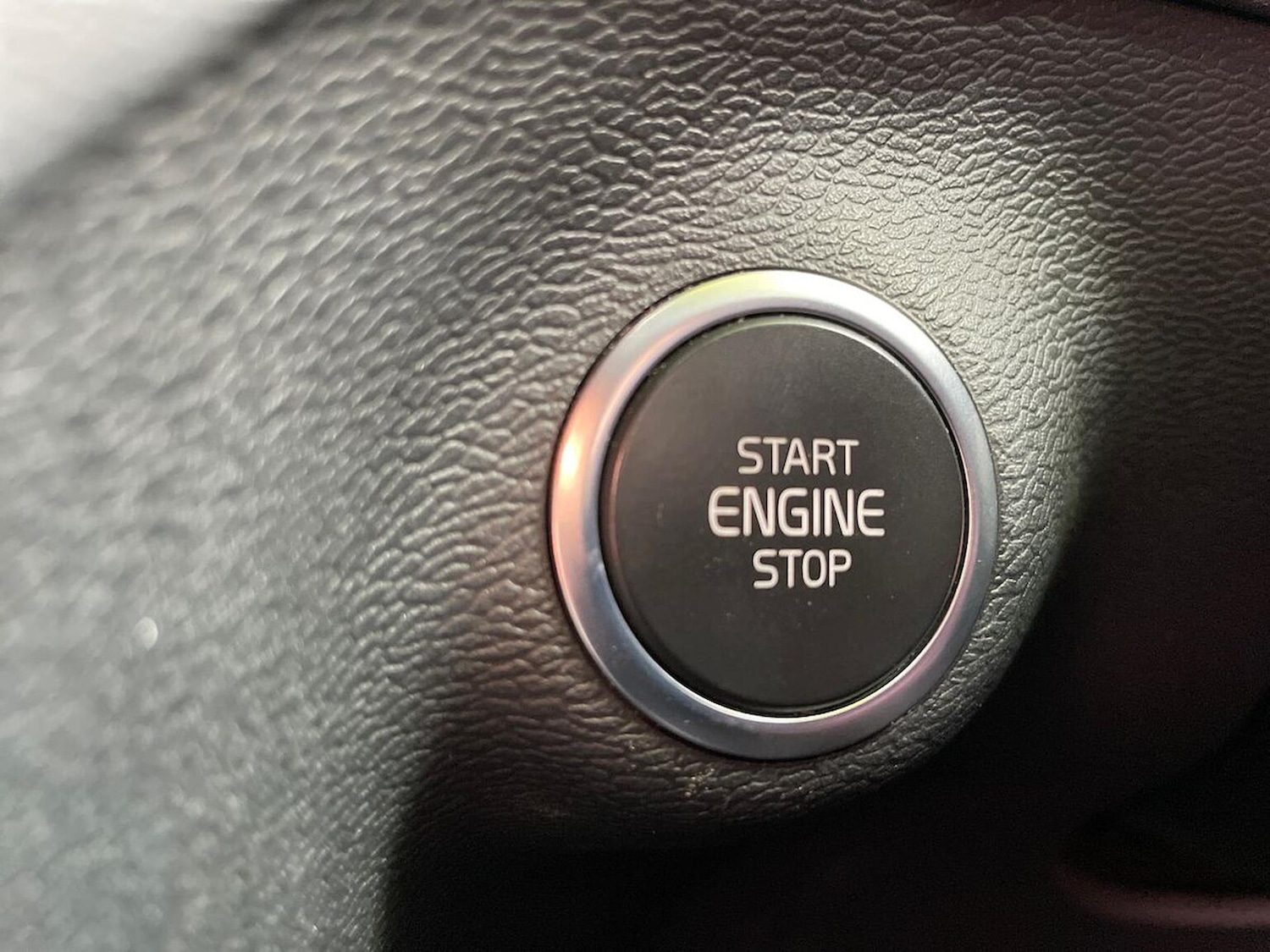 Used Volvo XC40 2023 for sale - 76070285: Photo 40