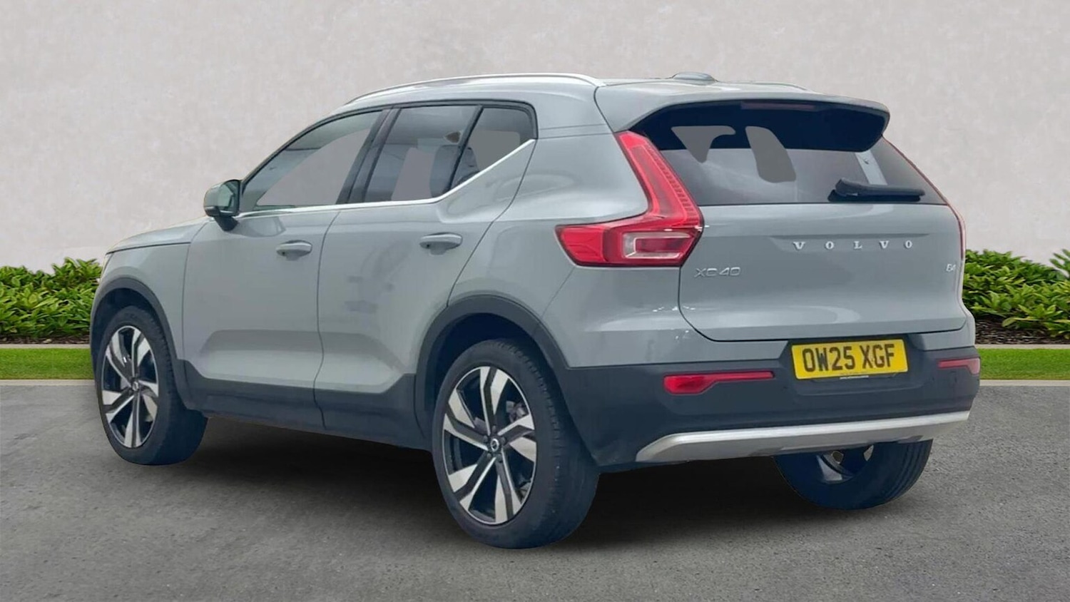 Used Volvo XC40 2025 for sale - 77033454: Photo 2
