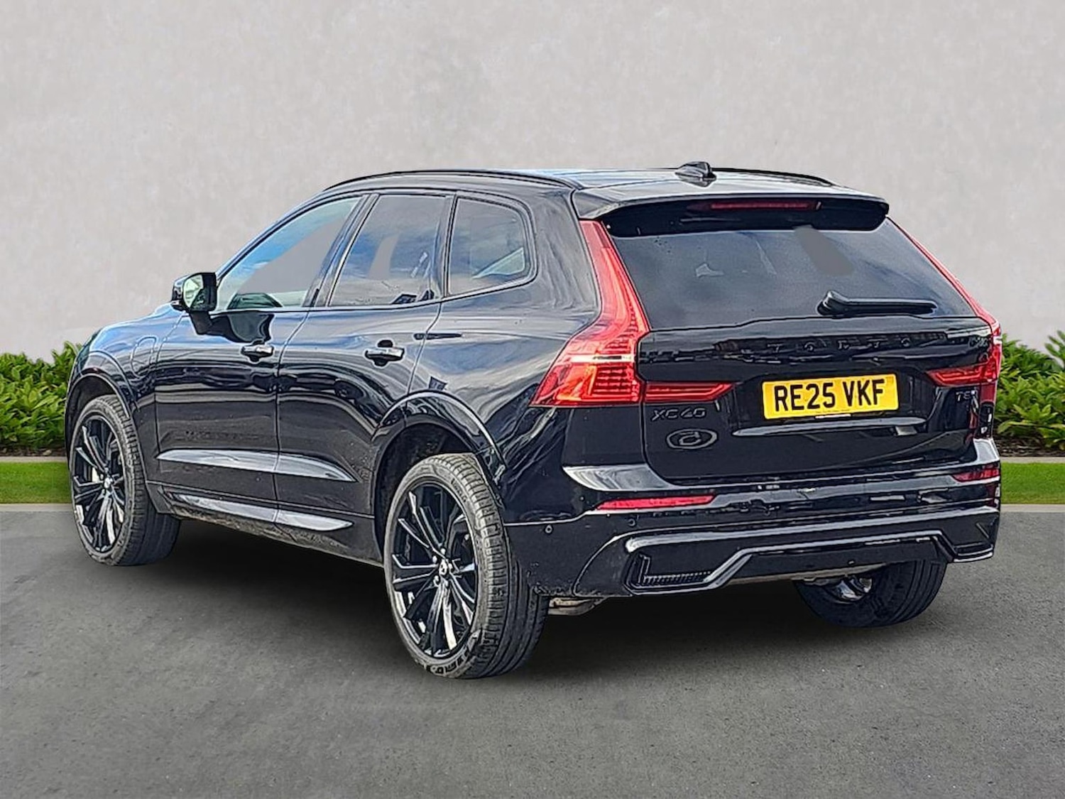 Used Volvo XC60 2025 for sale - 78191377: Photo 2