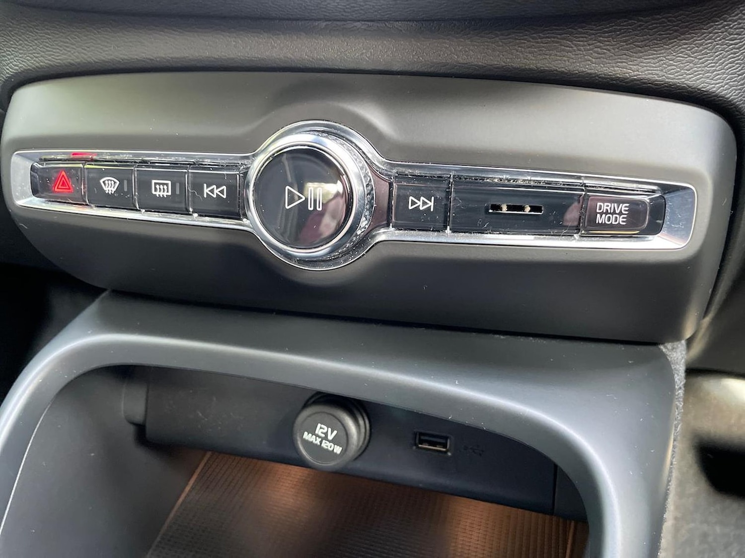 Used Volvo XC40 2022 for sale - 76830703: Photo 12