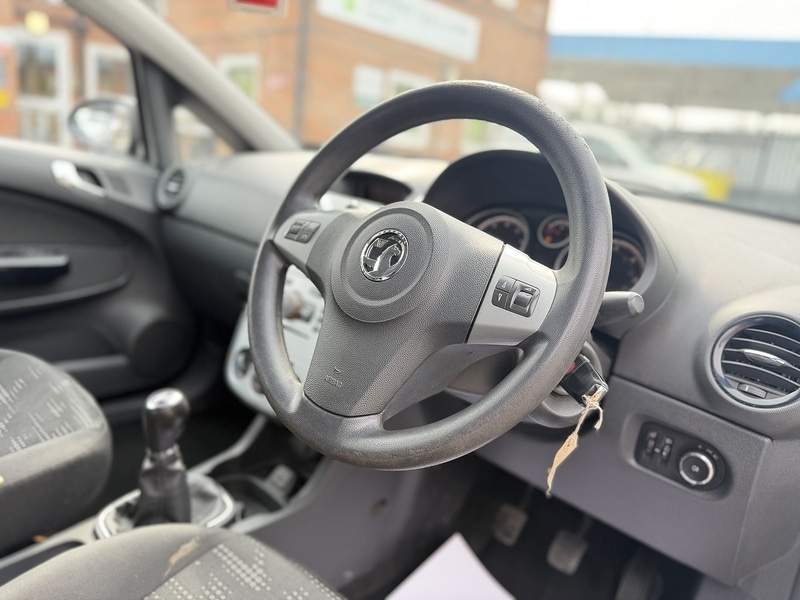 Used Vauxhall Corsa 2012 for sale - 77980795: Photo 3