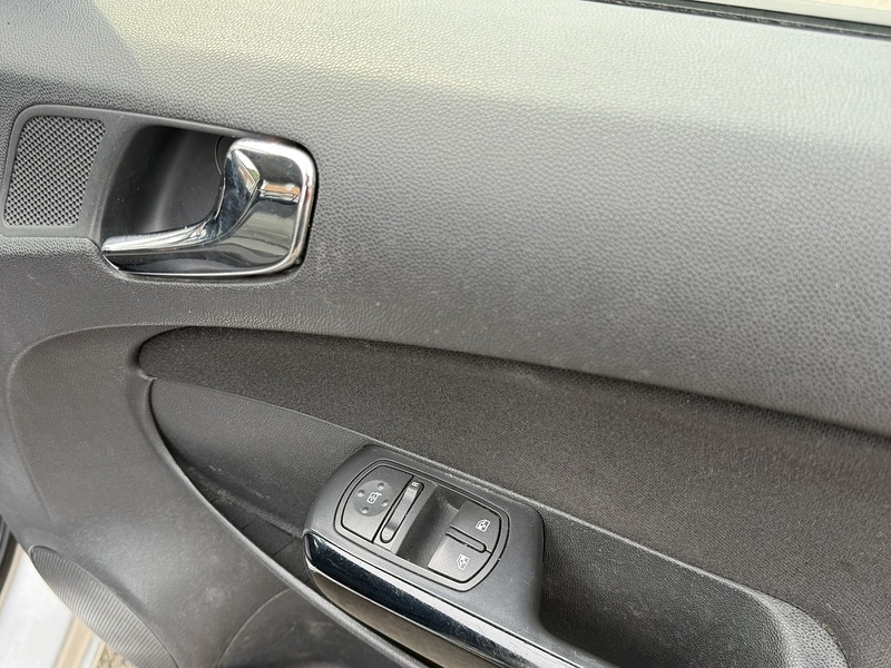 Used Vauxhall Corsa 2012 for sale - 77980795: Photo 50