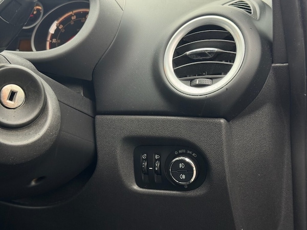 Used Vauxhall Corsa 2010 for sale - 76317138: Photo 36