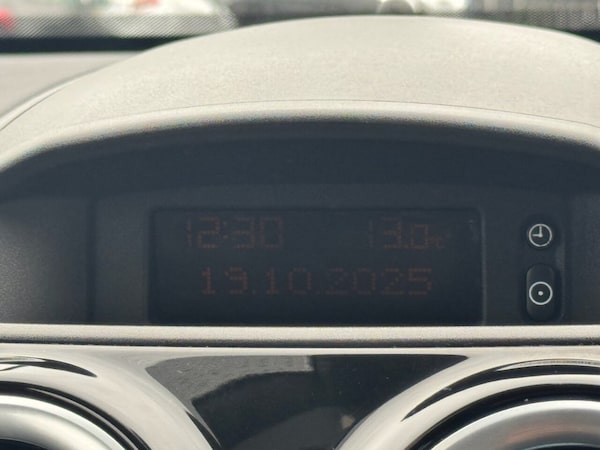 Used Vauxhall Corsa 2010 for sale - 76317138: Photo 40