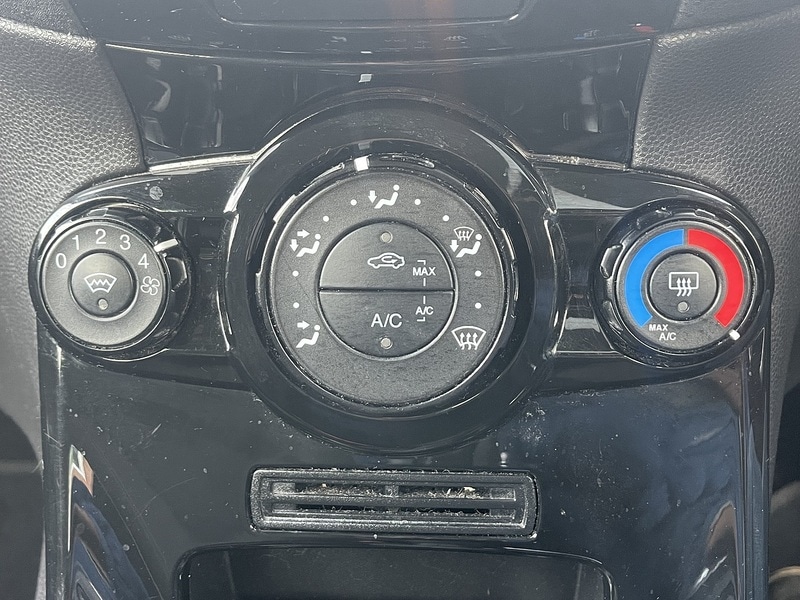 Used Ford Fiesta 2015 for sale - 77149320: Photo 27