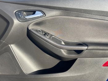 Used Ford Focus 2017 for sale - 76605040: Photo