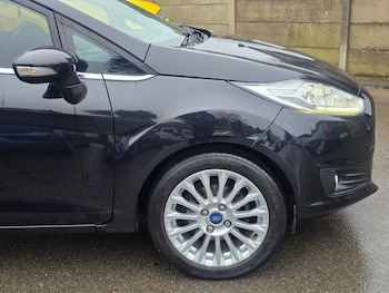 Used Ford Fiesta 2015 for sale - 76973724: Photo