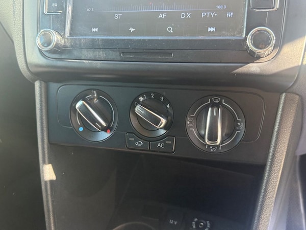 Used Volkswagen Polo 2012 for sale - 76261007: Photo 31