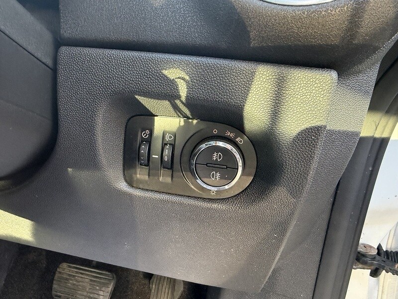 Used Vauxhall Corsa 2011 for sale - 77704152: Photo 36