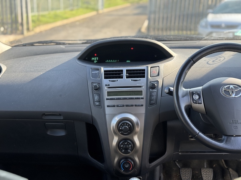 Used Toyota Yaris 2010 for sale - 77749252: Photo 13