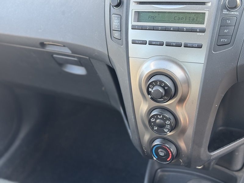 Used Toyota Yaris 2010 for sale - 77749252: Photo 17