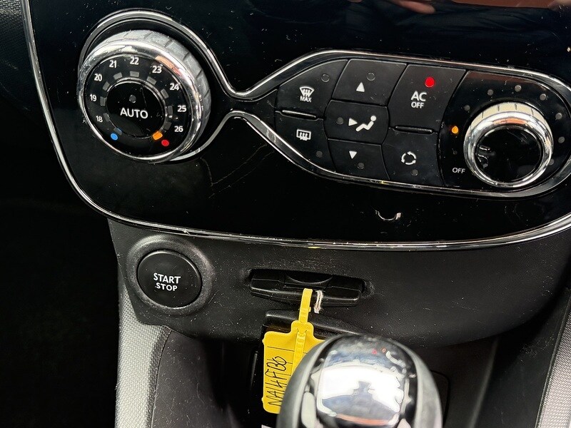 Used Renault Clio for sale - 77501070: Photo 32