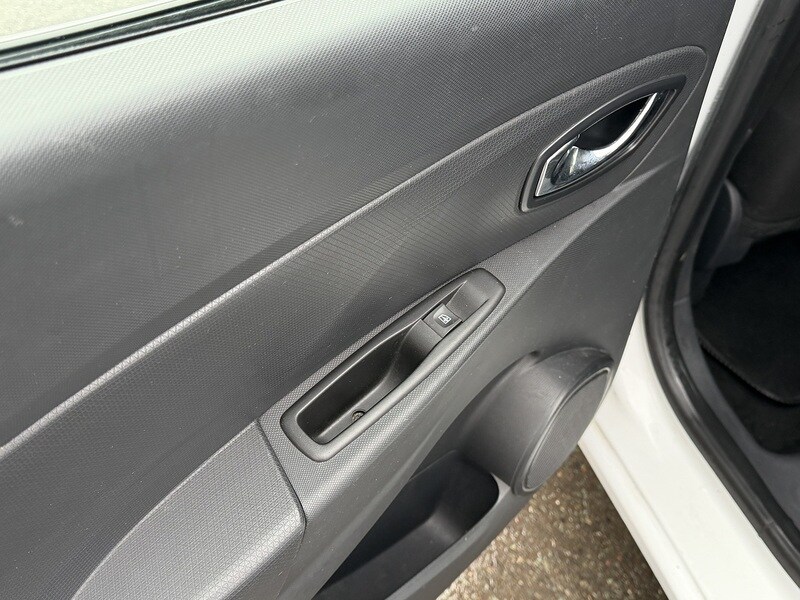 Used Renault Clio for sale - 77501070: Photo 46