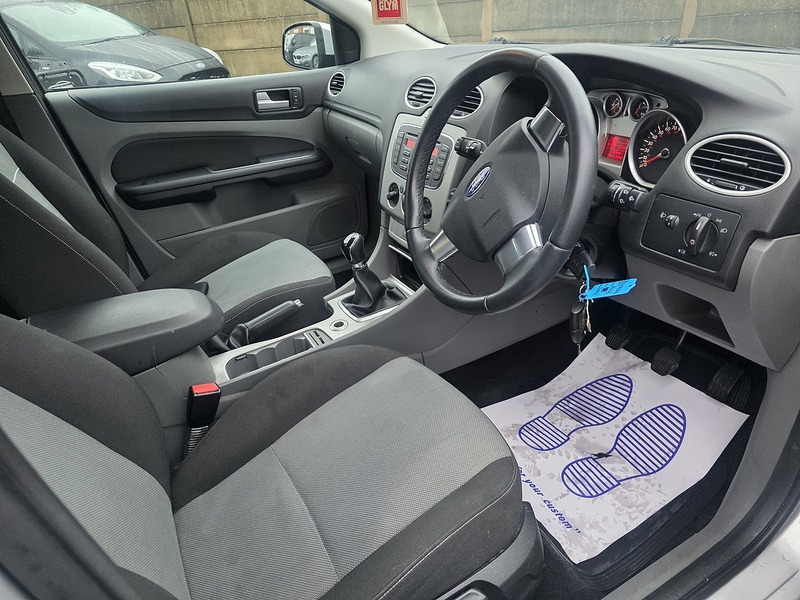 Used Ford Focus 2010 for sale - 77245069: Photo 2