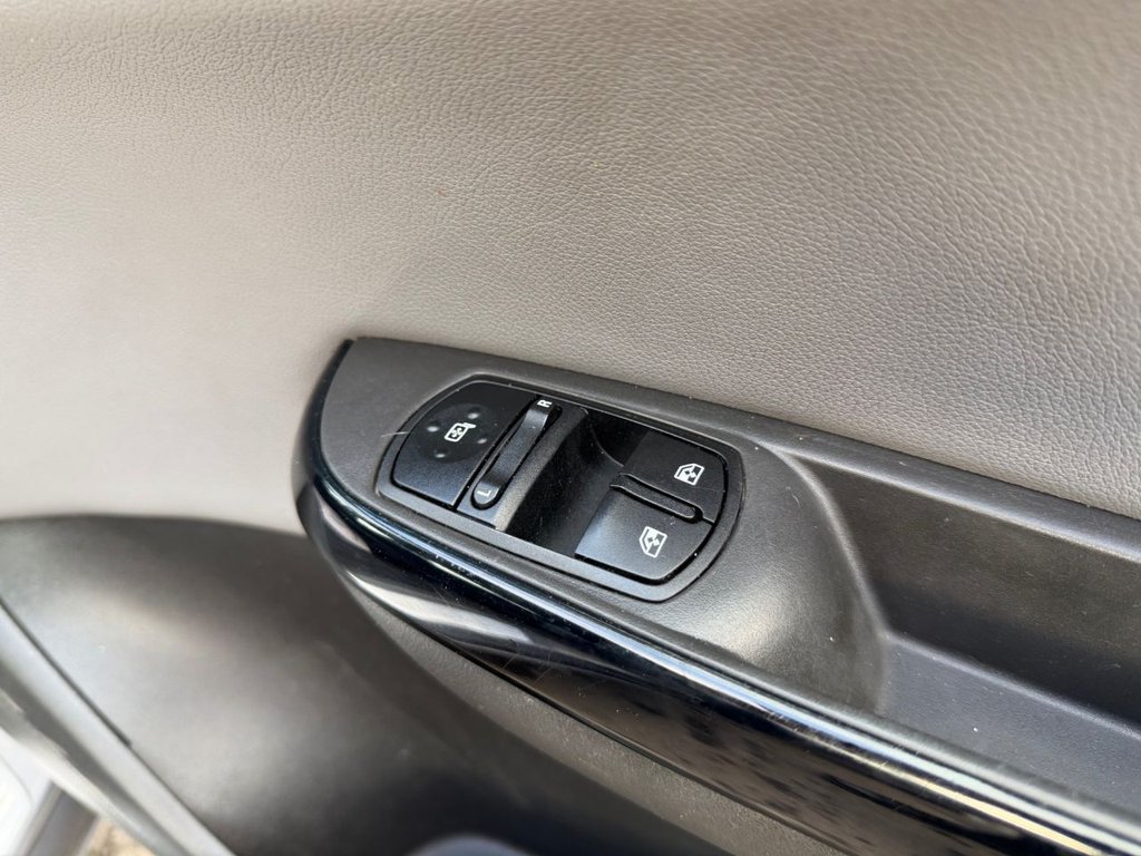 Used Vauxhall Corsa 2016 for sale - 76642678: Photo 17