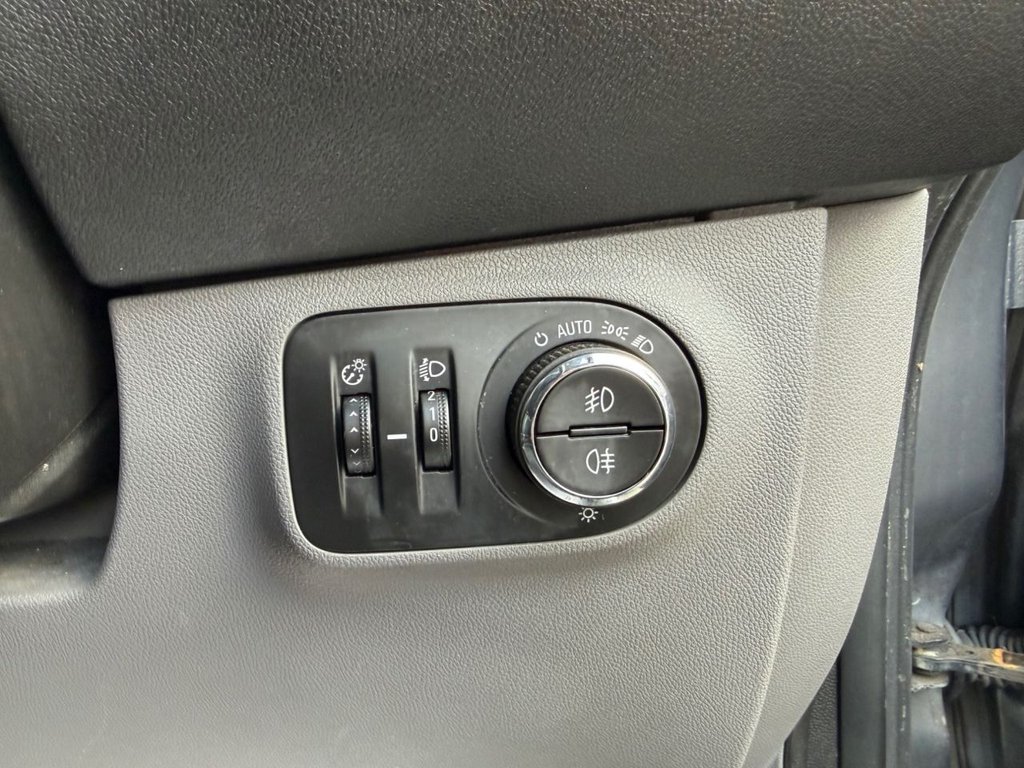 Used Vauxhall Corsa 2016 for sale - 76642678: Photo 18