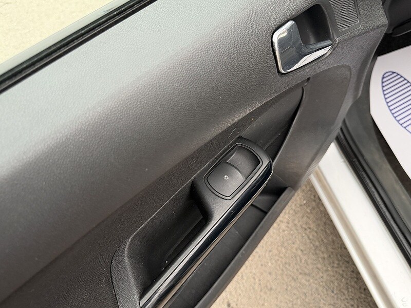 Used Vauxhall Corsa 2009 for sale - 77796767: Photo 43