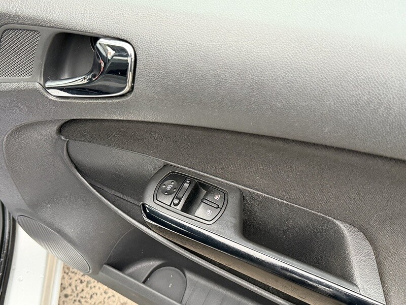 Used Vauxhall Corsa 2009 for sale - 77796767: Photo 50