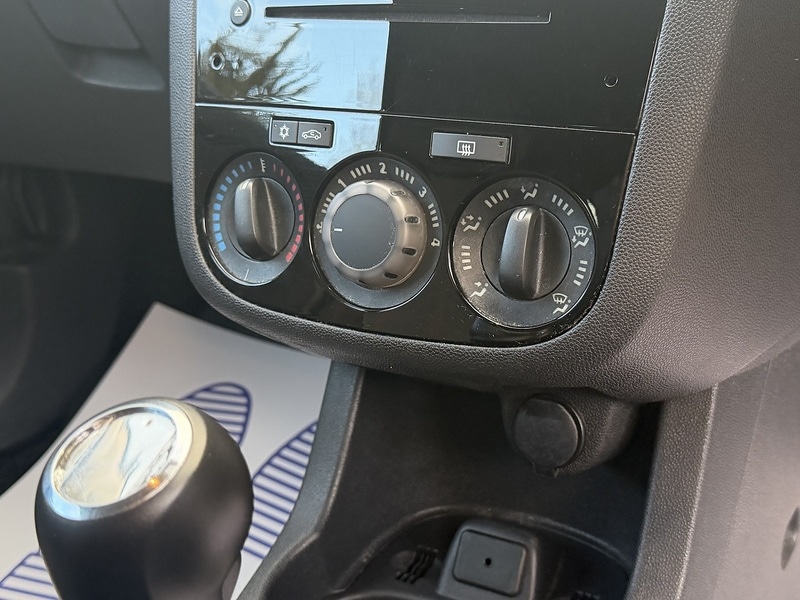 Used Vauxhall Corsa 2014 for sale - 78077239: Photo 34