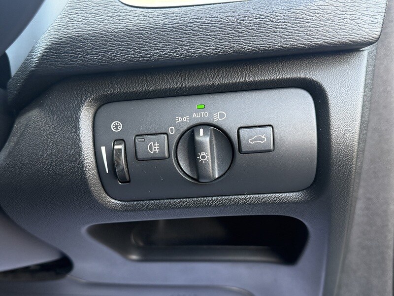 Used Volvo V40 2016 for sale - 78139786: Photo 90