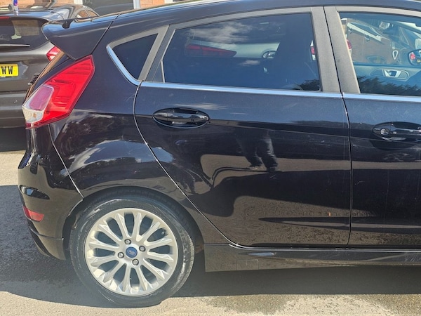 Used Ford Fiesta 2014 for sale - 76255909: Photo 9