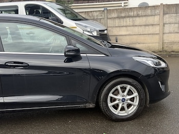 Used Ford Fiesta 2017 for sale - 77629988: Photo