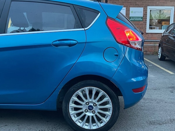 Used Ford Fiesta 2015 for sale - 76261024: Photo 8