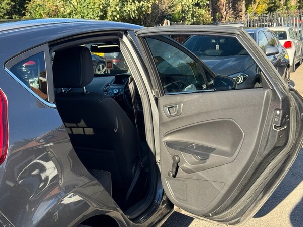 Used Ford Fiesta 2017 for sale - 76333620: Photo 33