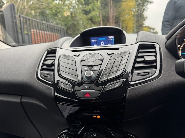 Used Ford Fiesta 2015 for sale - 76280042: Photo 10
