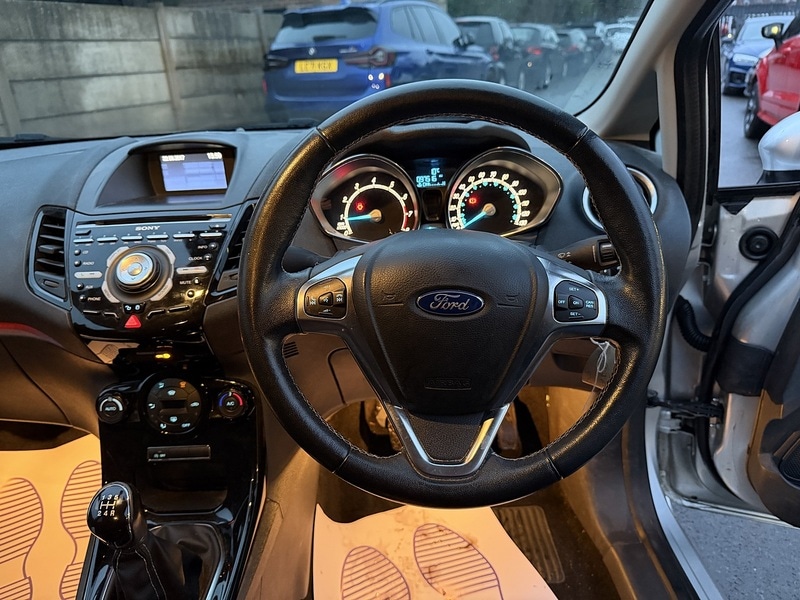 Used Ford Fiesta 2015 for sale - 77149330: Photo 2