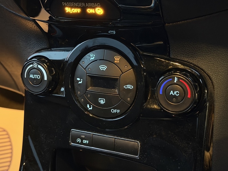 Used Ford Fiesta 2015 for sale - 77149330: Photo 24