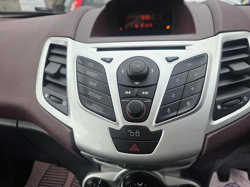 Used Ford Fiesta 2010 for sale - 77149255: Photo 32