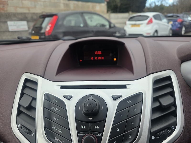 Used Ford Fiesta 2010 for sale - 77149255: Photo 33