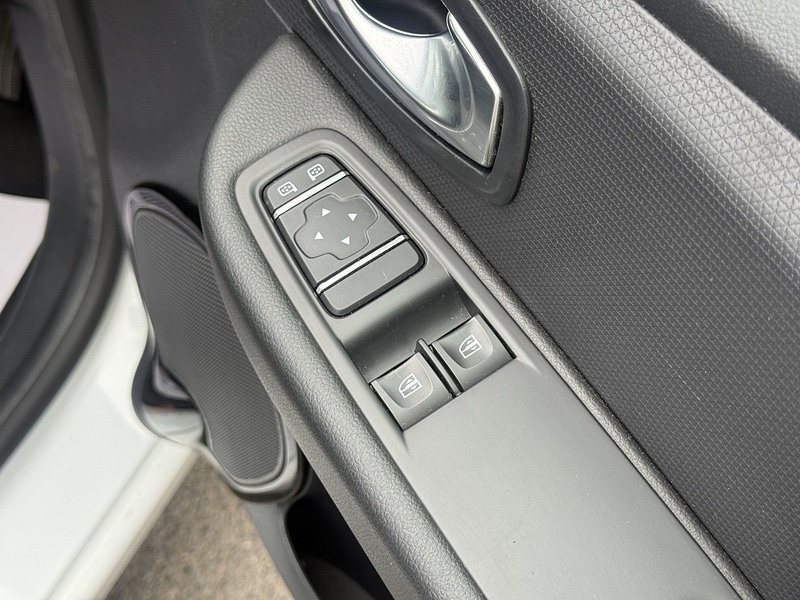 Used Renault Clio for sale - 78107372: Photo 24