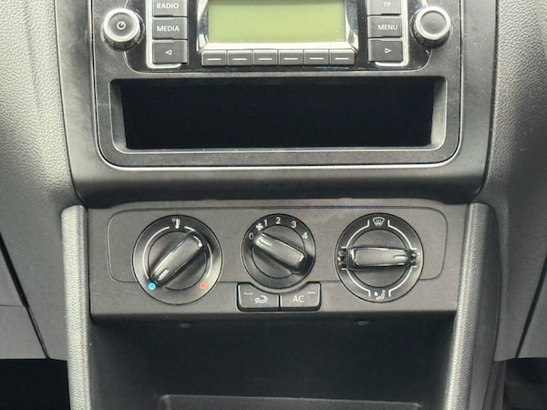 Used Volkswagen Polo 2011 for sale - 76256568: Photo 37