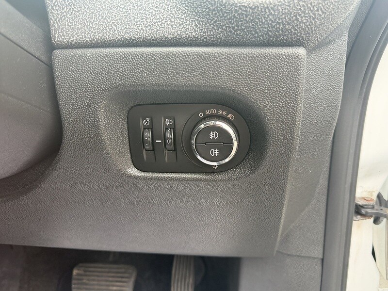 Used Vauxhall Corsa 2012 for sale - 77902426: Photo 47