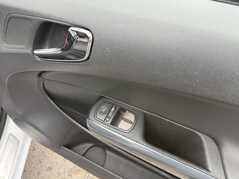 Used Vauxhall Corsa 2012 for sale - 77902426: Photo 57
