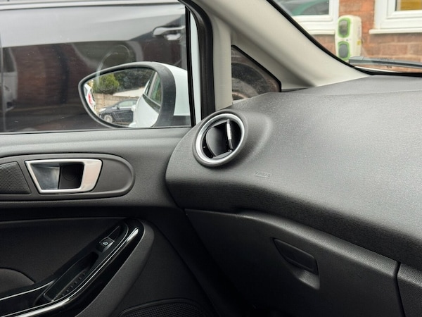 Used Ford Fiesta 2015 for sale - 76313107: Photo 28