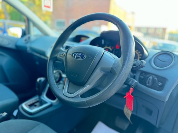Used Ford Fiesta 2010 for sale - 76256080: Photo 3