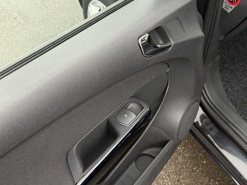 Used Vauxhall Corsa 2014 for sale - 77501082: Photo 32