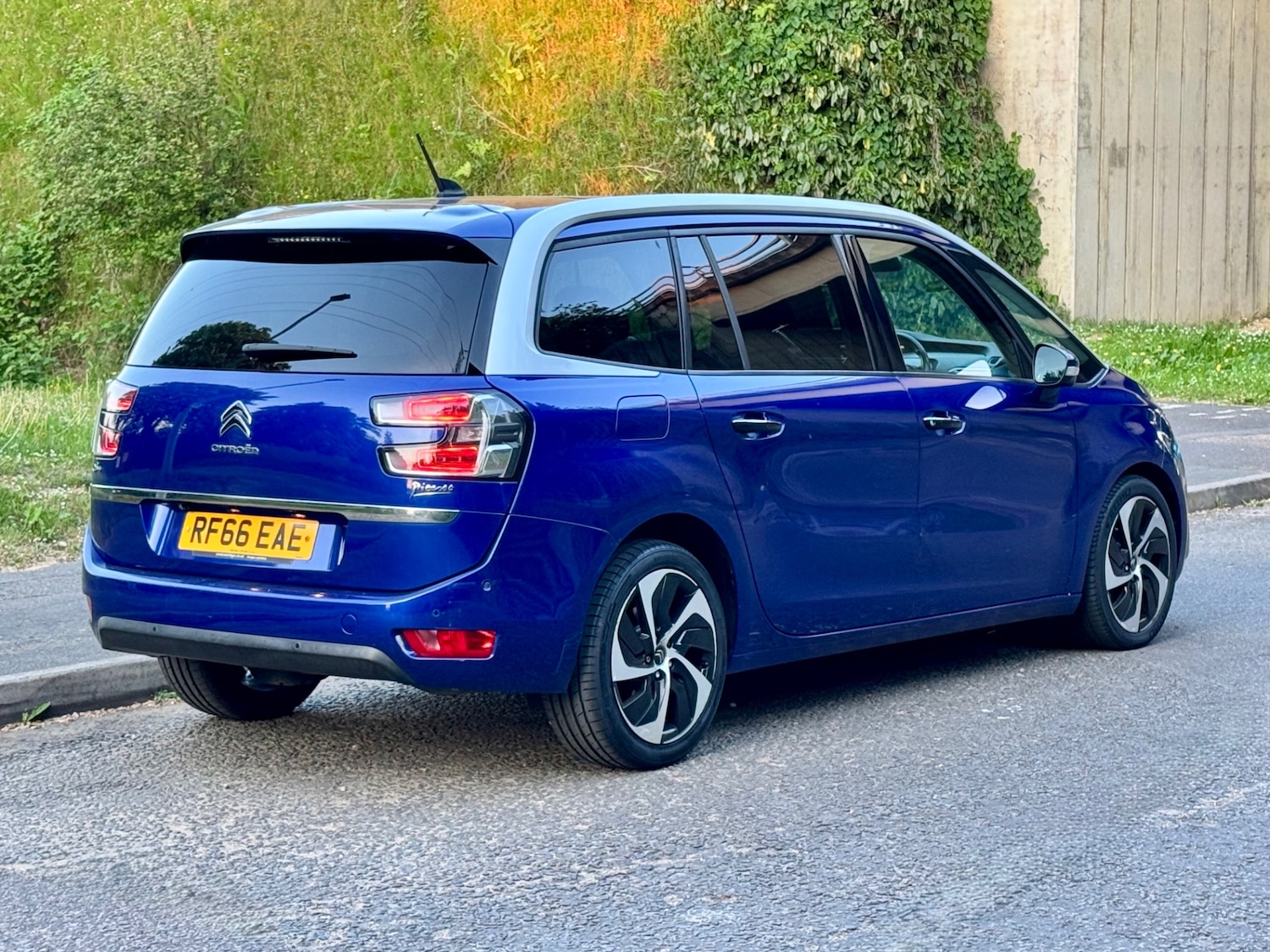 Used Citroen C4 Grand Picasso 2016 for sale - 76348709: Photo 2