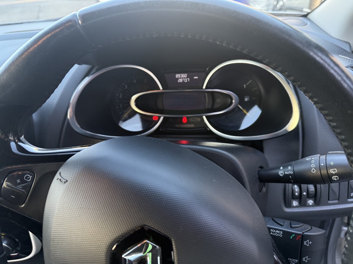 Used Renault Clio 2015 for sale - 76699230: Photo 11