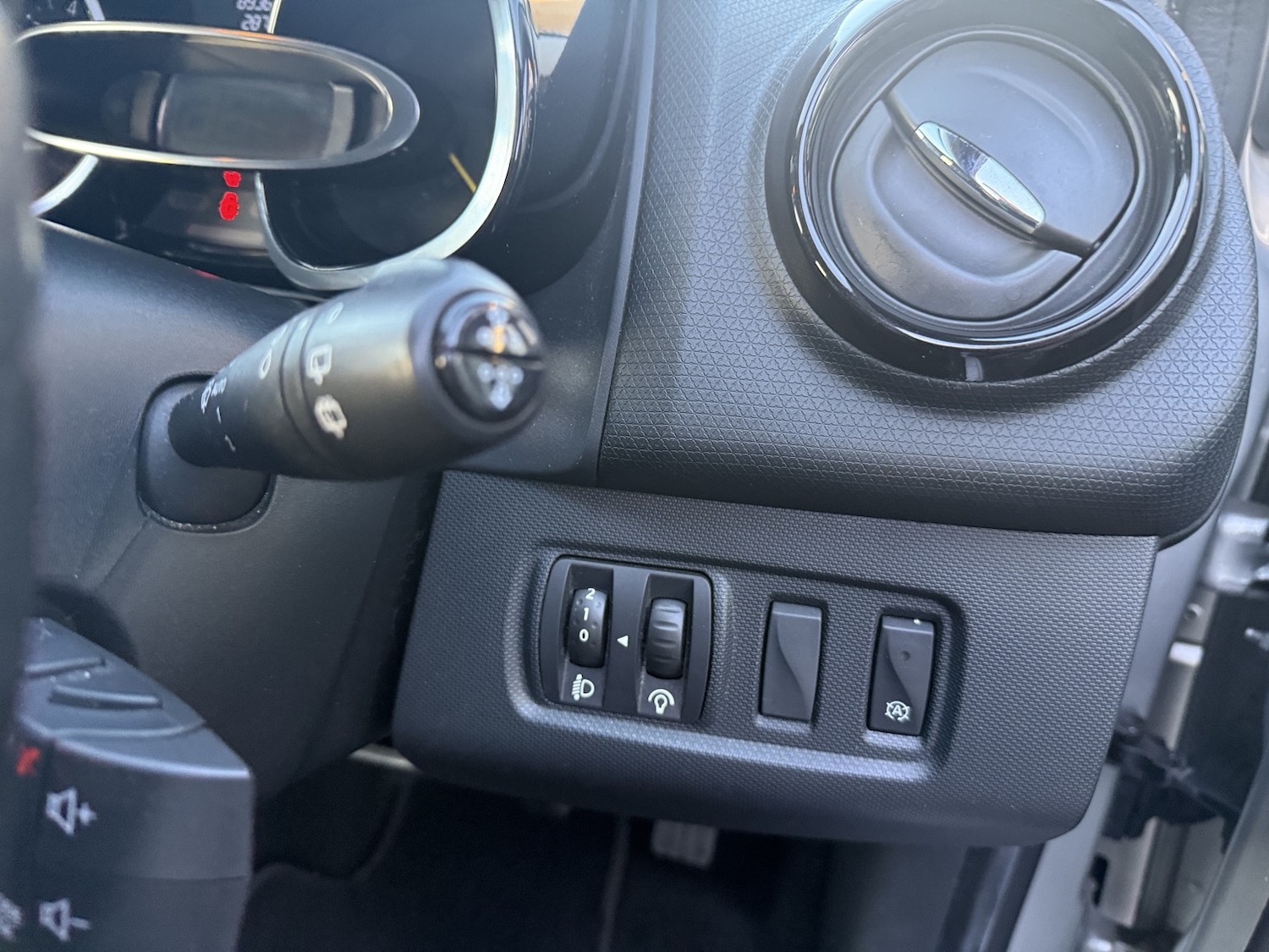 Used Renault Clio 2015 for sale - 76699230: Photo 12