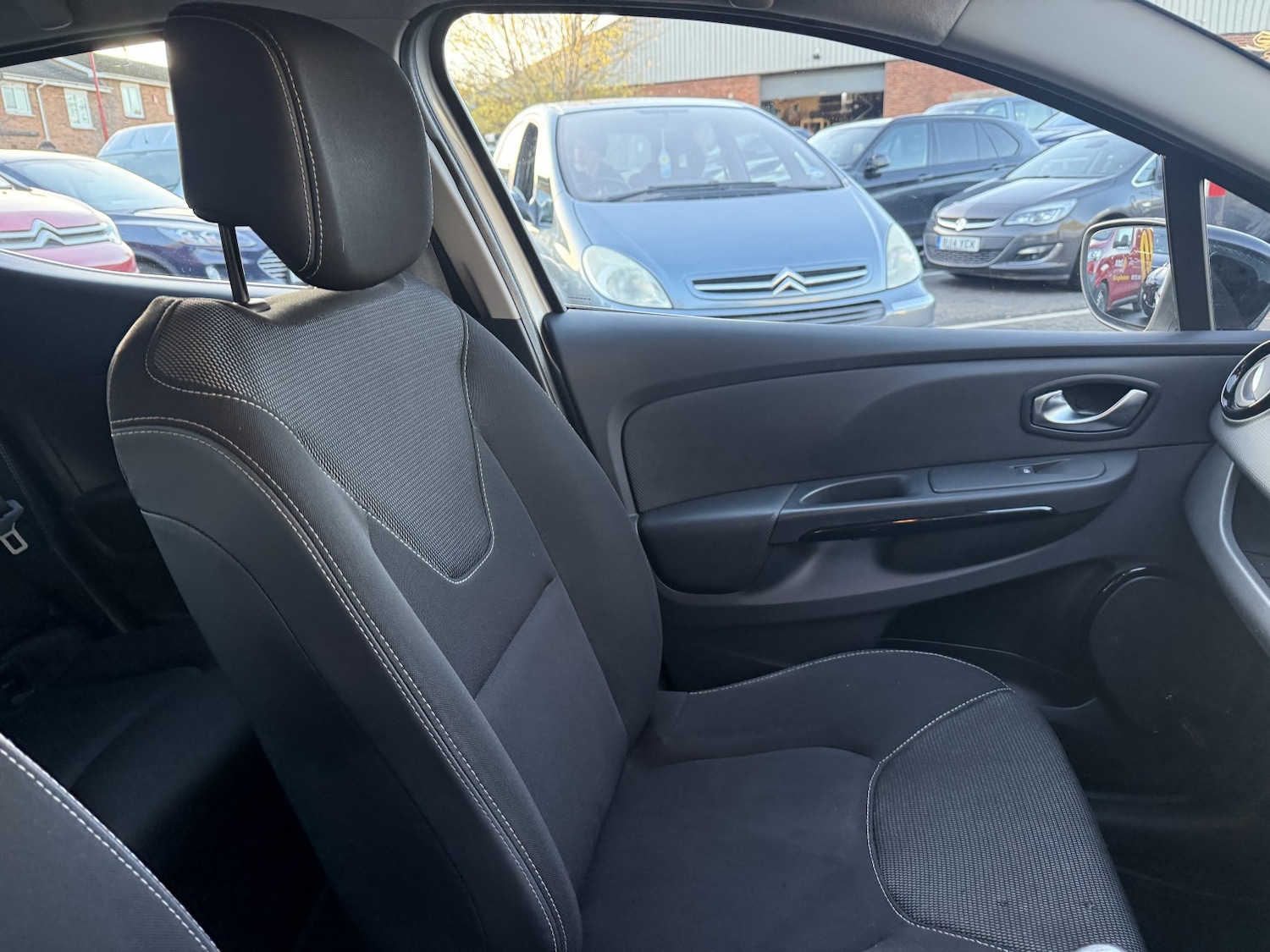 Used Renault Clio 2015 for sale - 76699230: Photo 14